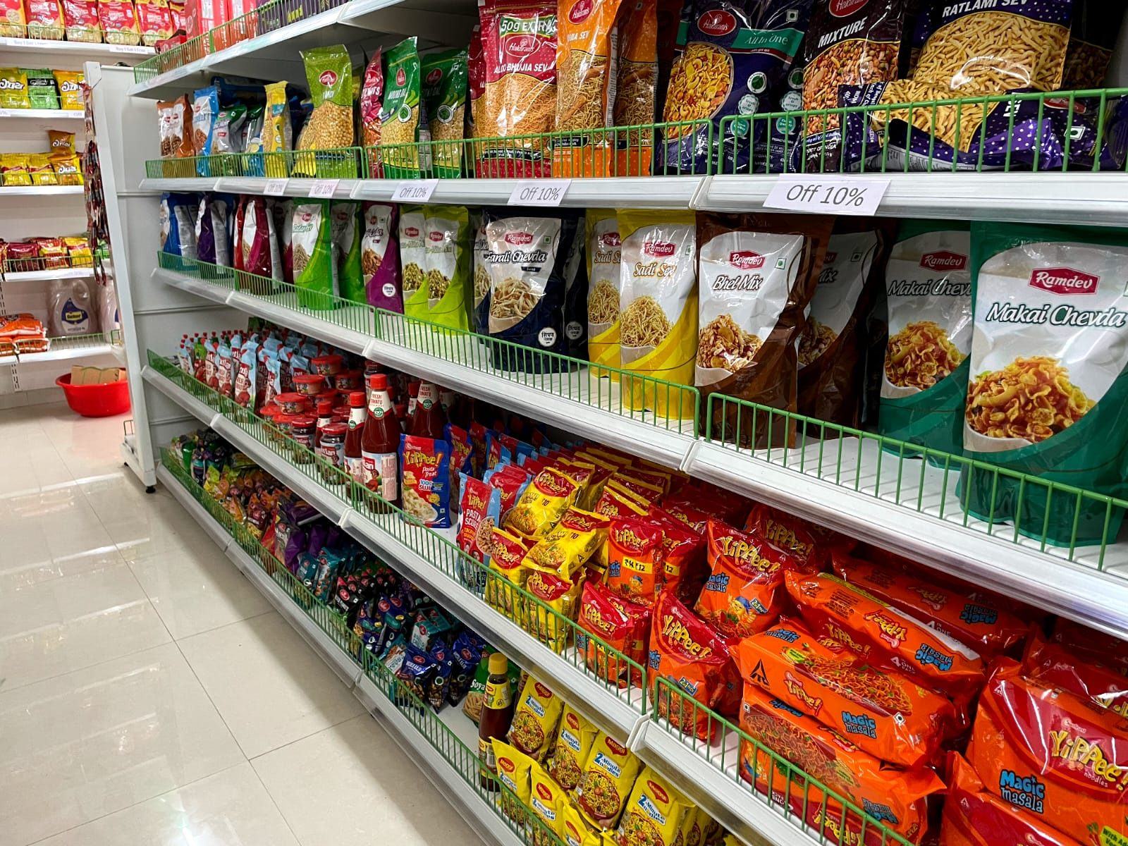 Aisle and shelf layout